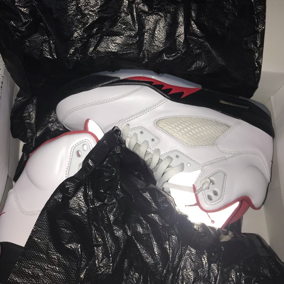Men’s Air Jordan Fire Red 5’s - Picture 7 of 7